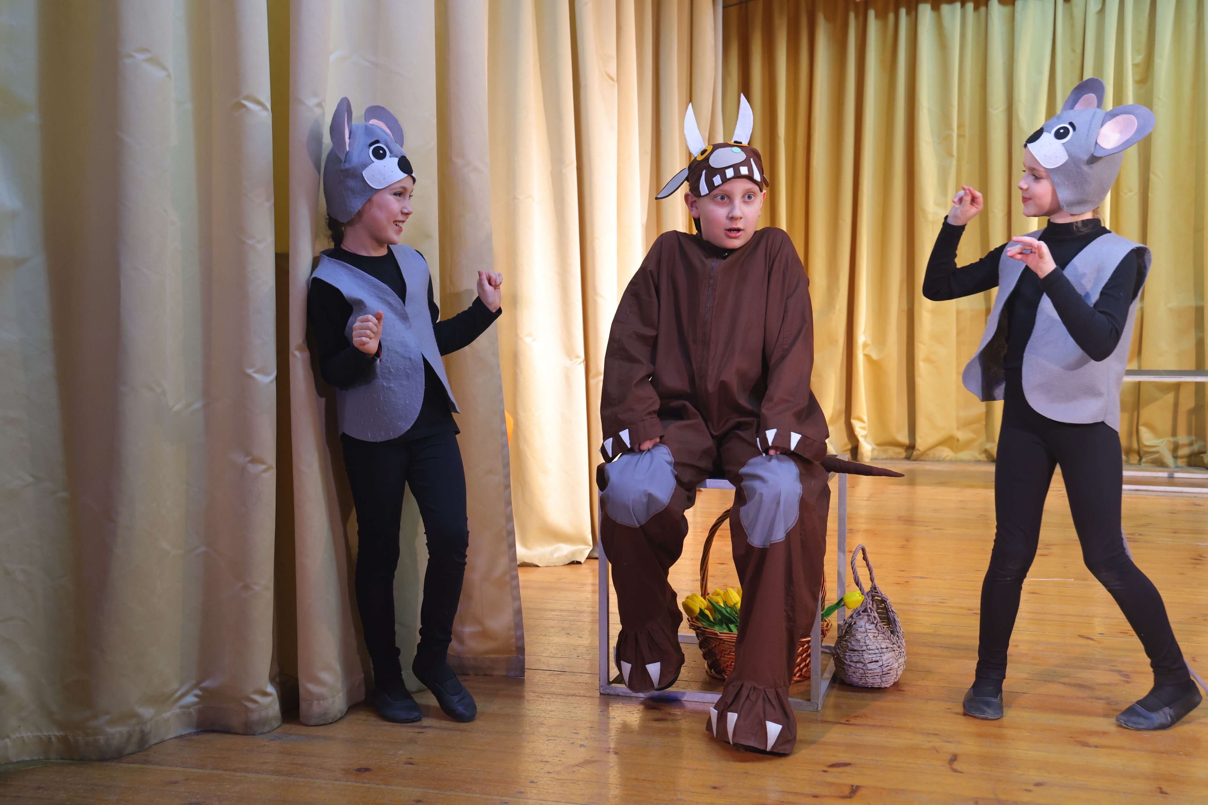 Группа Мейерхольдовцы детской театральной студии Дело Мечты